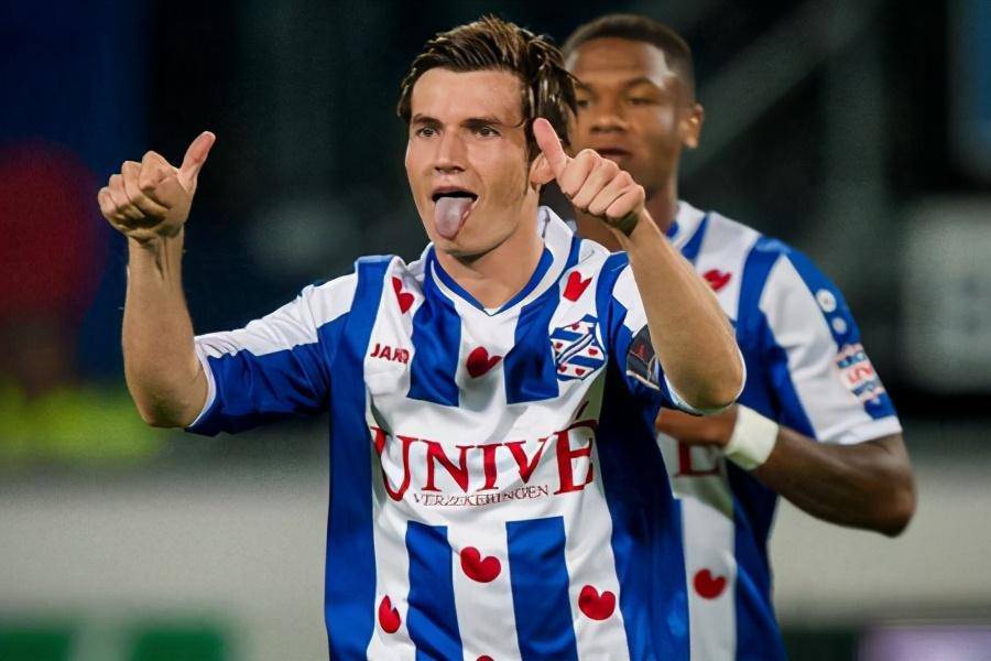 九游app-布莱顿训练开放日，冲刺阶段刷新队史纪录引欢呼，荷甲在即，资深球员宣示担当的简单介绍-九游app