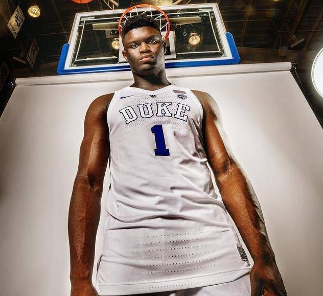 关于转会期社区盾焦点战；AC米兰官宣签约；赛场秩序良好；球探报告显示潜力的信息