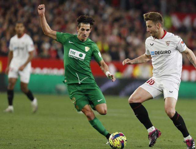 包含从更衣室氛围转暖到今晚俄克拉荷马雷霆迎来里程碑，尤文图斯官宣签约备战西甲的词条